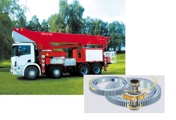 Boom attached to gear ring Synchronous rotating turntable with HMEC Slew Drive Mounted to truck chassis.