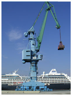 This Harbour crane, operating with a Roller Slewing Ring with an inside diameter of about 2,800 mm.