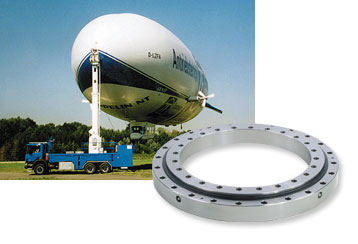 A unique application: On the masthead an untoothed Ball Slewing Ring enables the docked Zeppelin to orient in the direction of the wind.